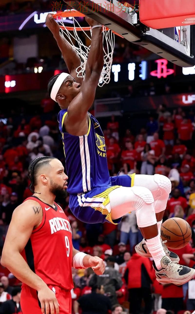 库里关键时刻接管比赛成为焦点 库里关键时刻接管比赛成为焦点